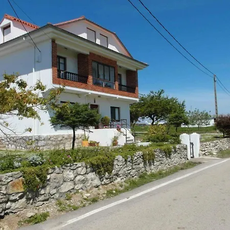 Liquid Surfhouse Vandrerhjem Langre (Cantabria)