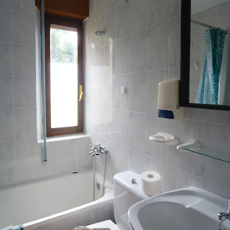 Liquid Surfhouse Hostal *